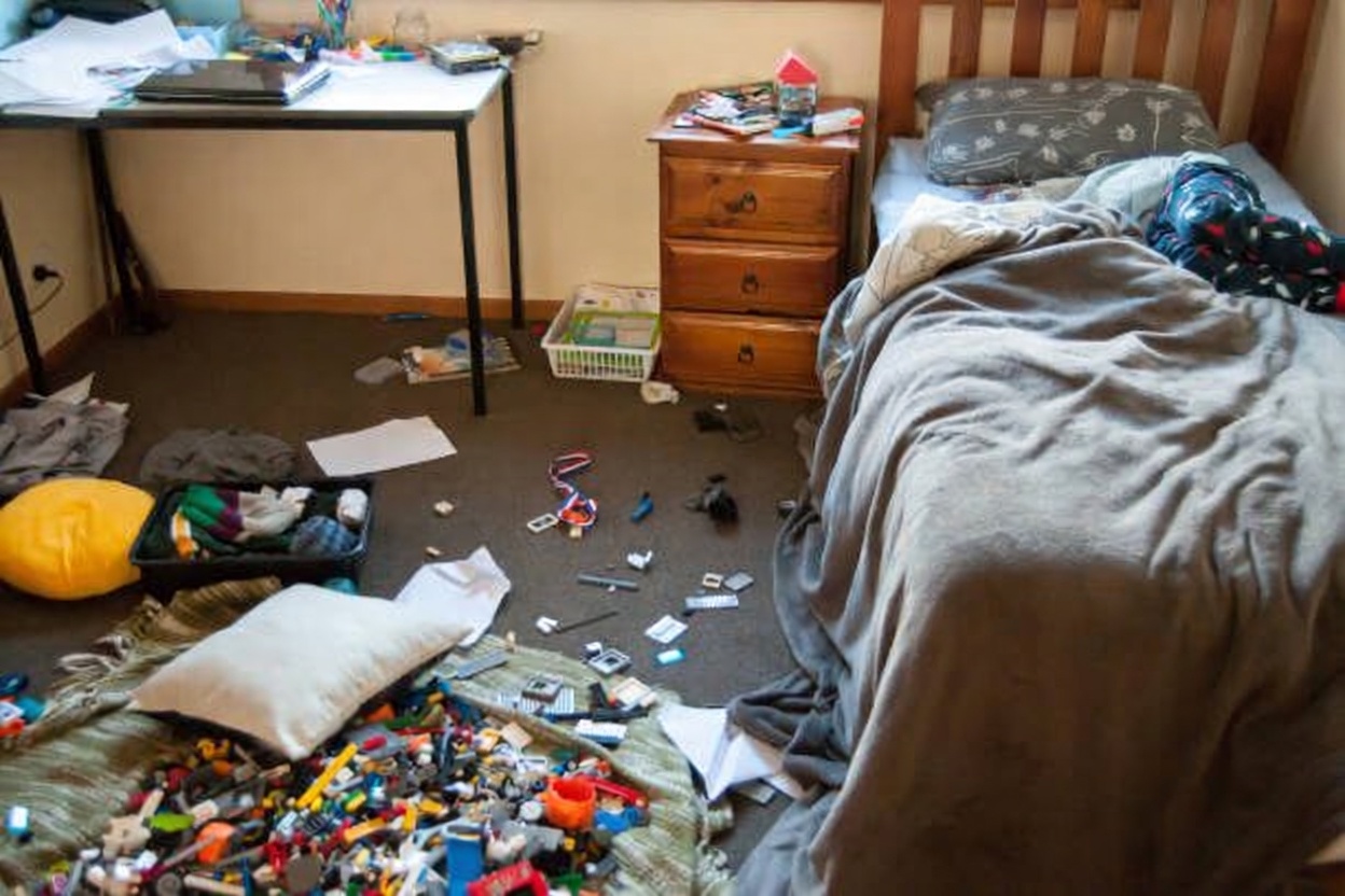 Room cleaning before and after